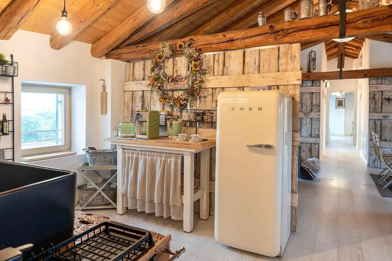 Dori’s Home , romantico loft Maser 0*,  Italia